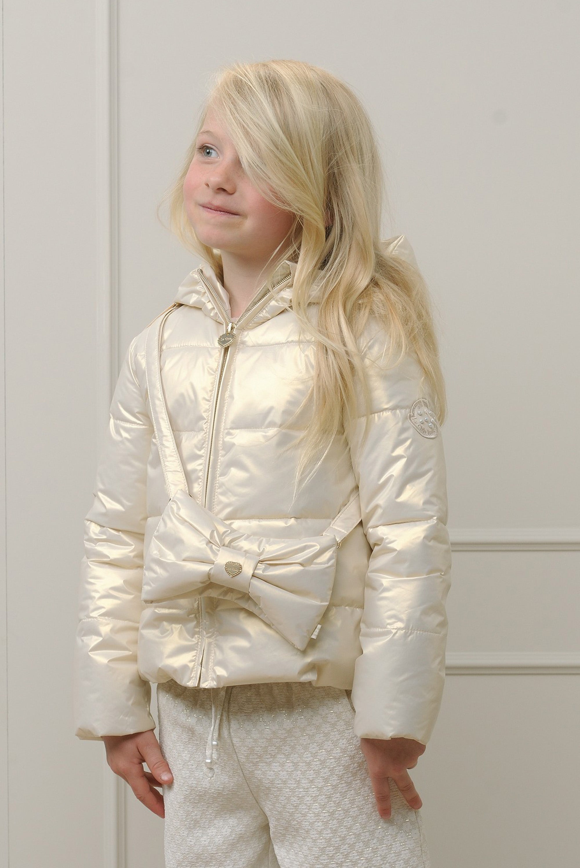 Fashion by Livana | Le chic, zomerjas met tasje