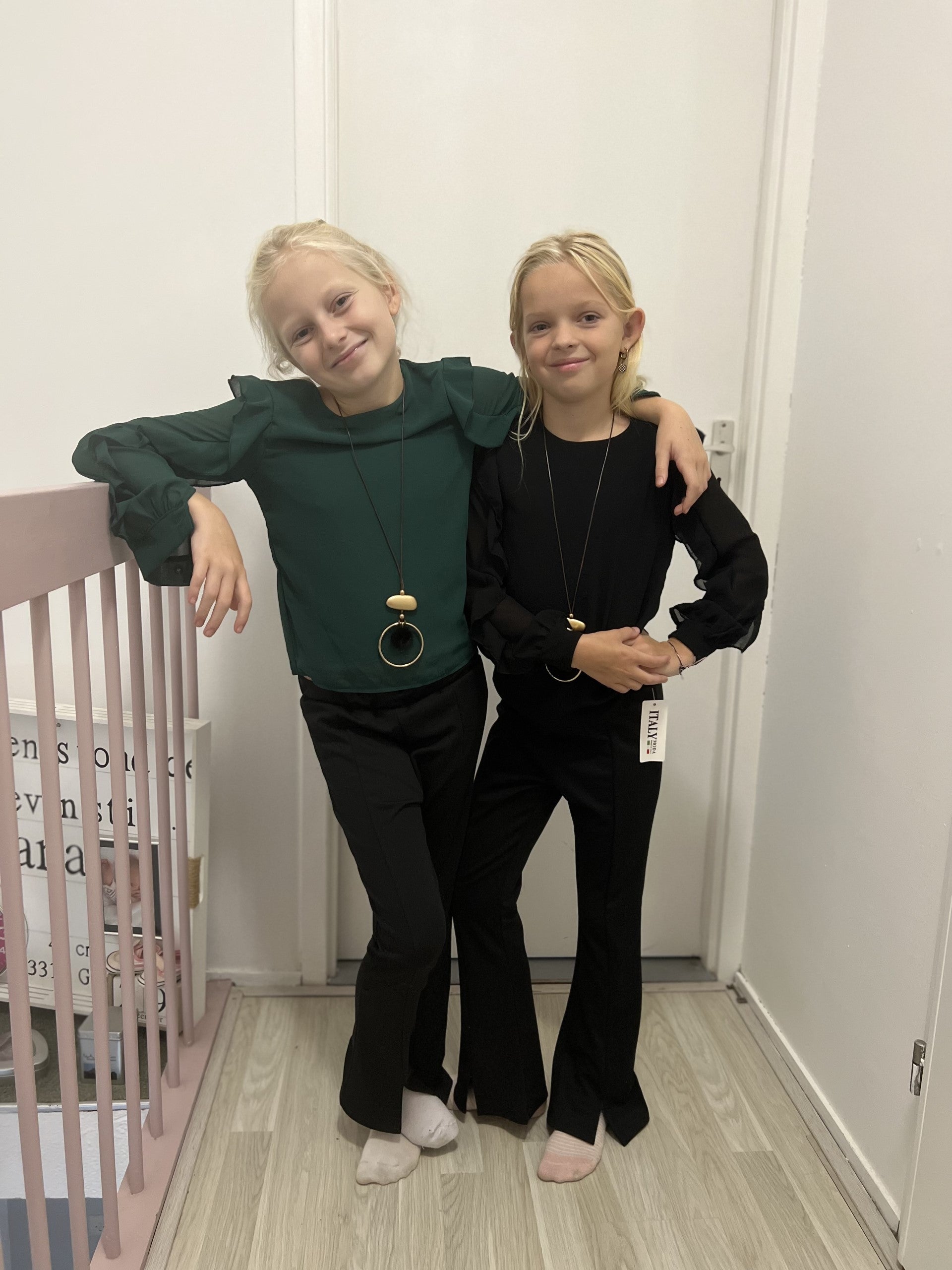 Fashion by Livana | Blouse groen met ketting Groen