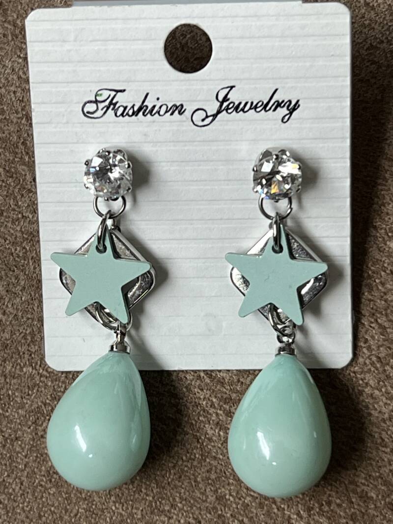 Fashion by Livana | Groene ster / kegel oorbellen