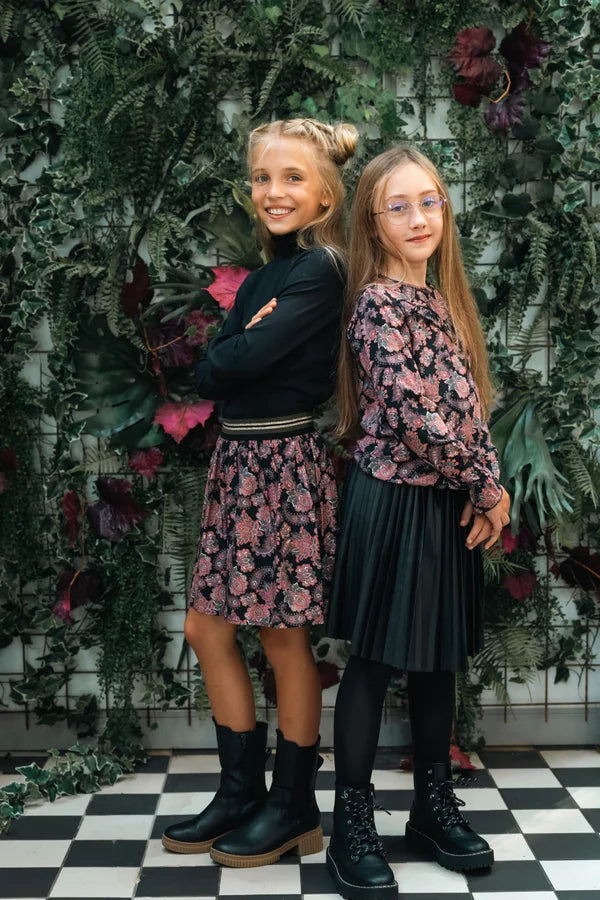 Fashion by Livana | Effen zwart shirt van Vinrose